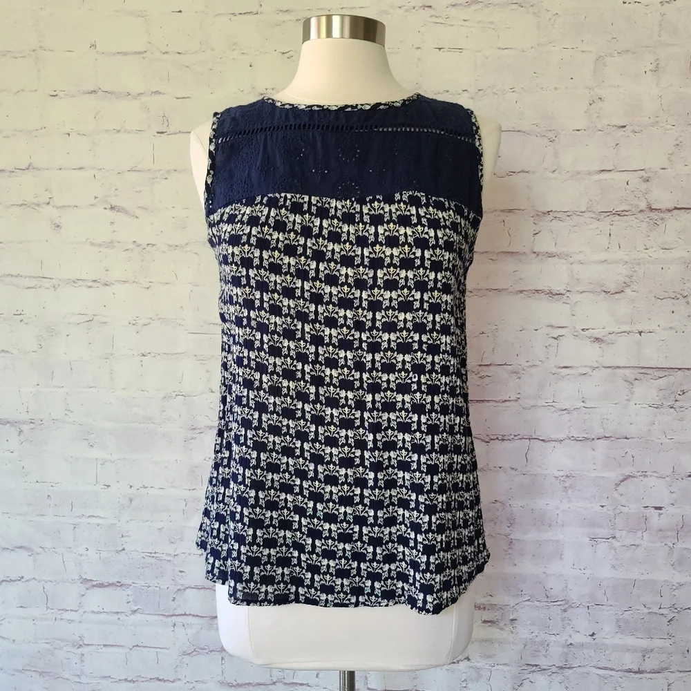 Charlie Paige Navy Floral Print with Eyelet Lace Sleeveless Top Medium